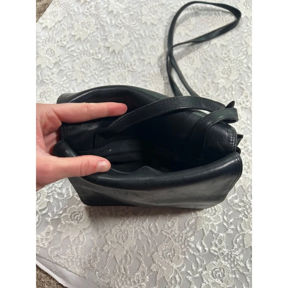 Nine West Black Leather Crossbody Bag 90s Minimalist Sleek Old Money Y2K